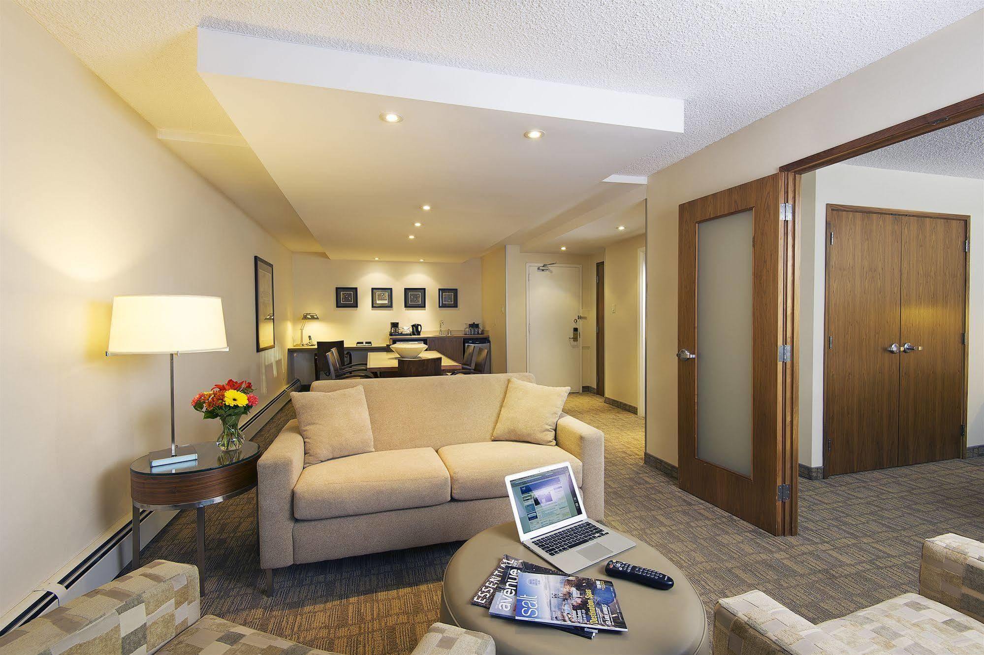 International Hotel YYC Kültér fotó