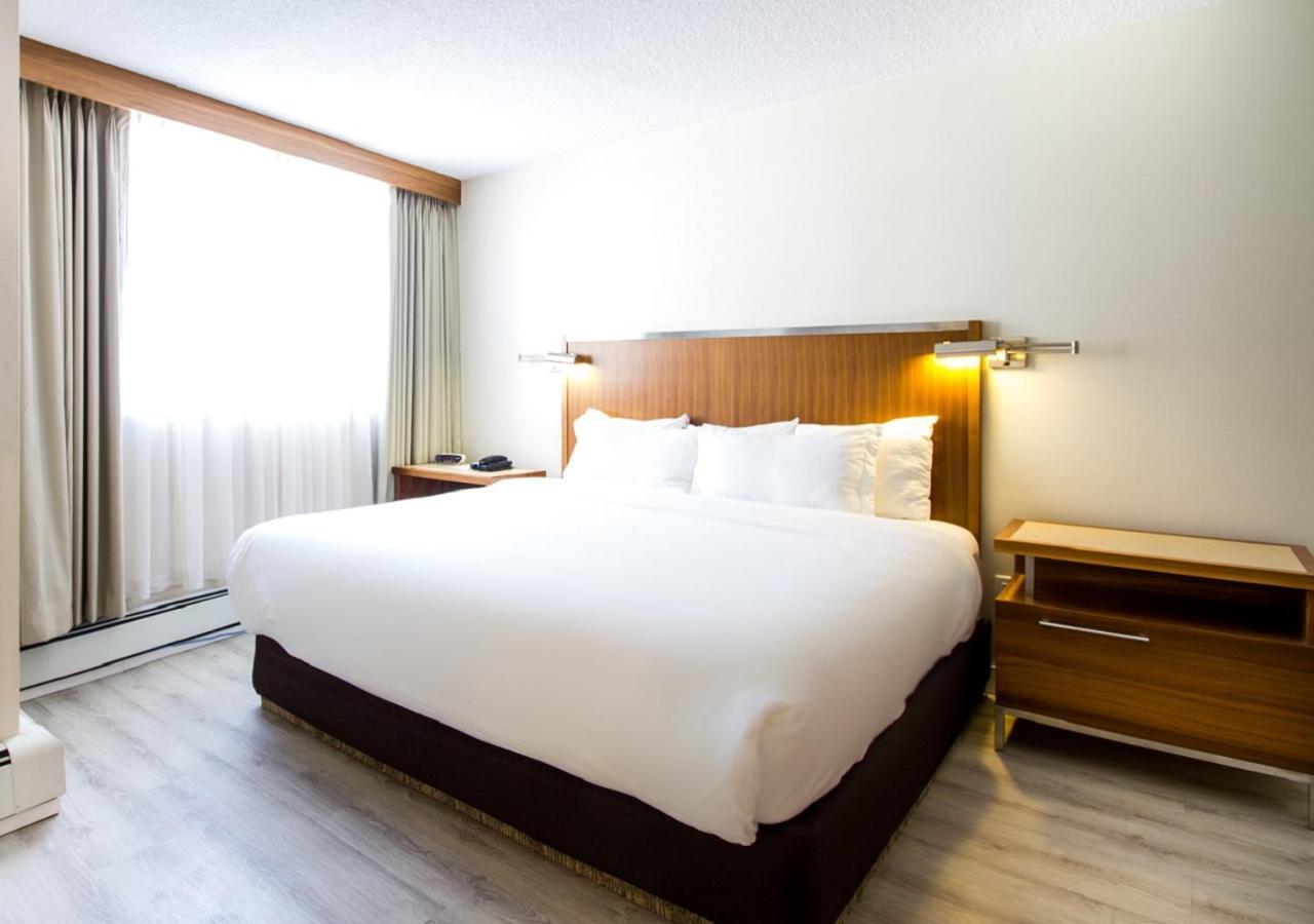 International Hotel YYC Kültér fotó